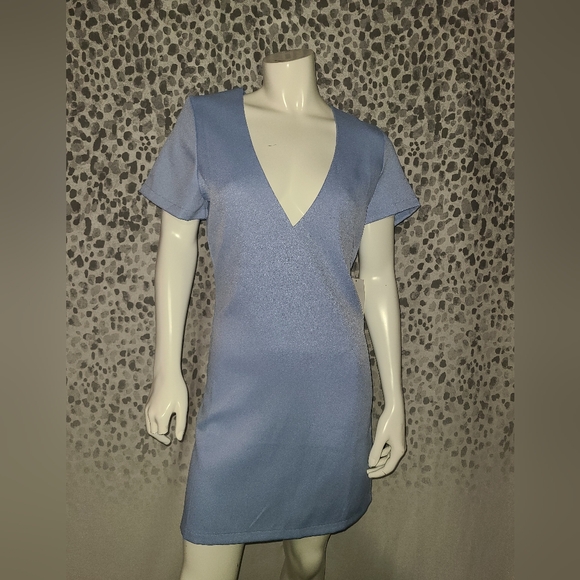 Tobi Deep Vee Neck Light Blue Shift Dress Size Medium NWT - Picture 3 of 13